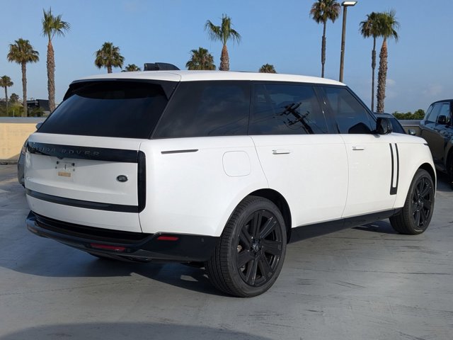 Used 2023 Land Rover Range Rover Long Wheelbase SE image 5