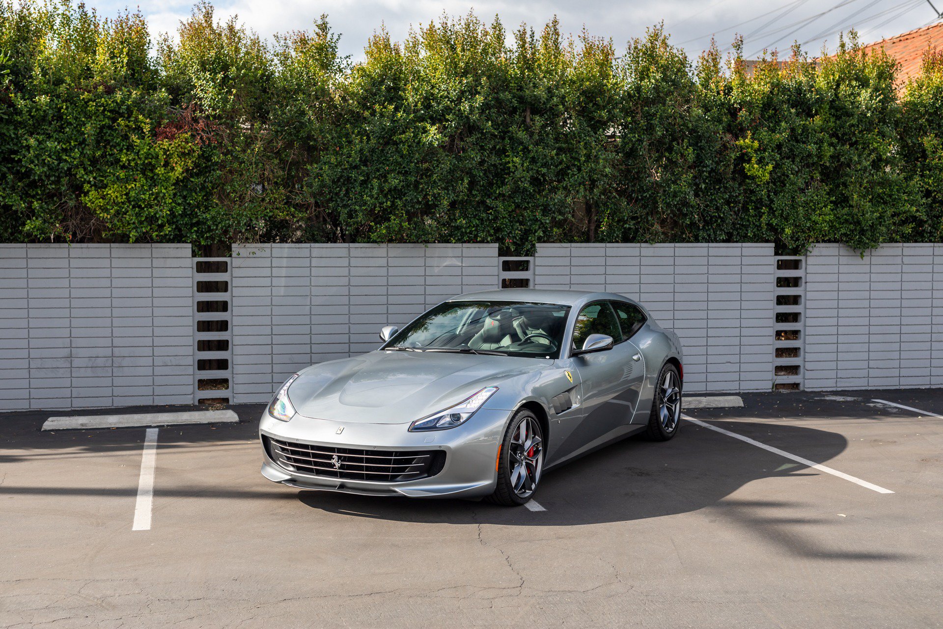 Used 2018 Ferrari GTC4Lusso T RWD image 19