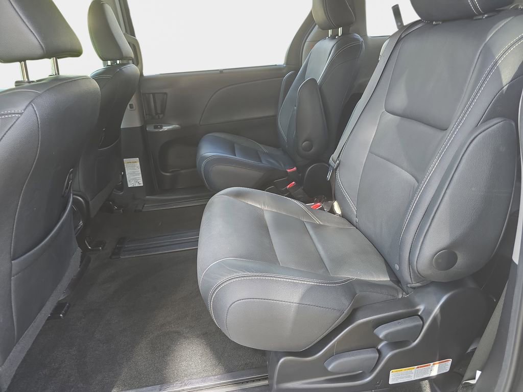 Used 2015 Toyota Sienna SE image 27