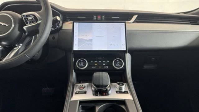 New 2026 Jaguar F-PACE R-Dynamic S image 23