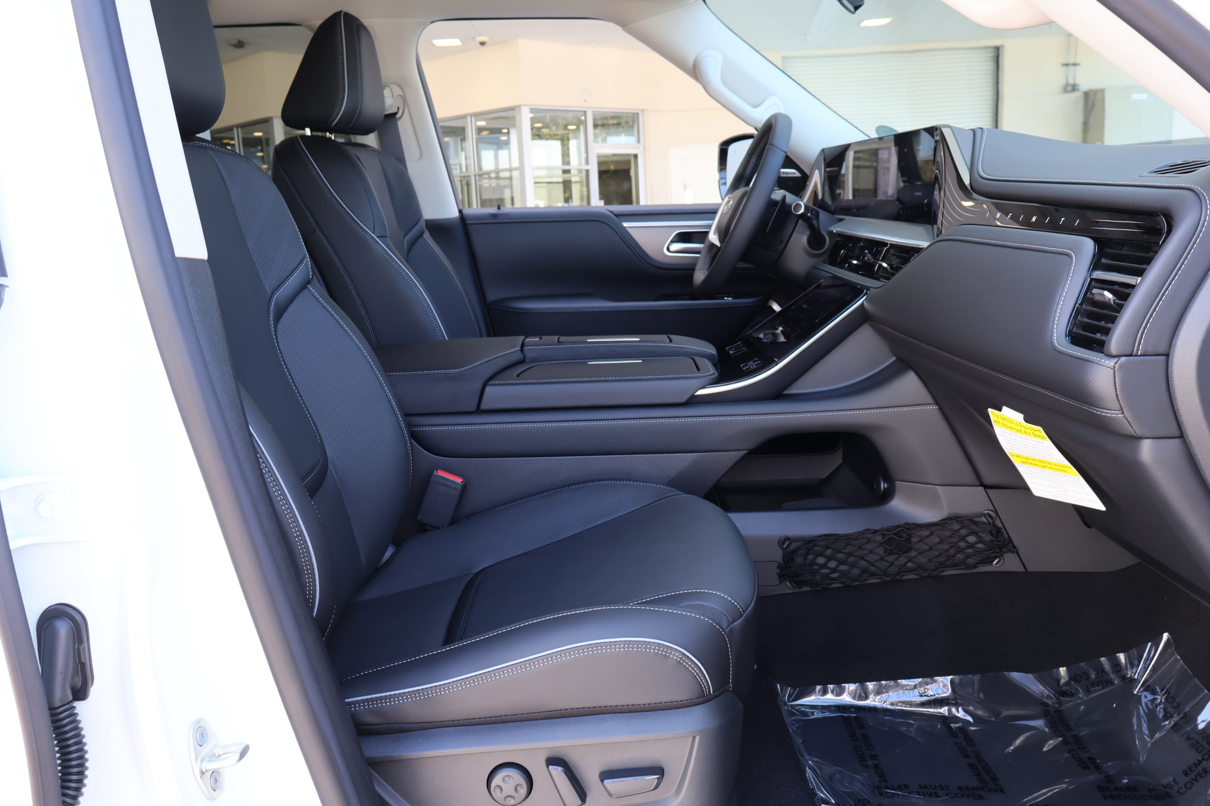 New 2026 INFINITI QX80 Luxe image 24