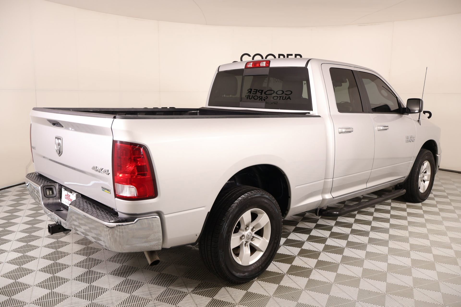 Used 2018 RAM 1500 Classic SLT image 19
