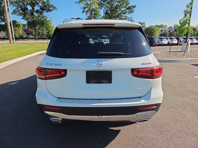 Certified 2023 Mercedes-Benz GLB 250 4MATIC image 4