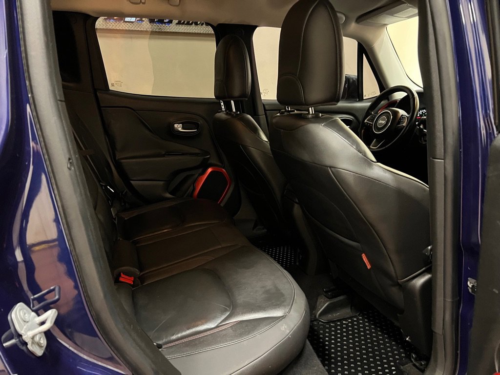 Used 2017 Jeep Renegade Trailhawk w/ Premium Trailhawk Package AWD/4WD image 36