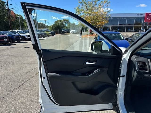 New 2026 Nissan Rogue SV image 9