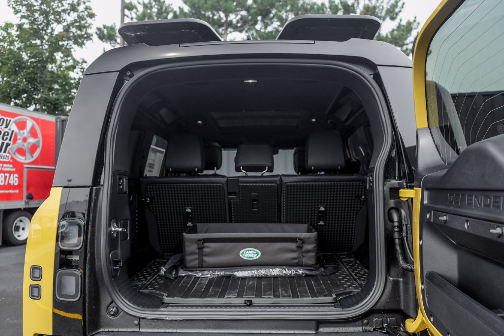 New 2026 Land Rover Defender 110 AWD/4WD image 9