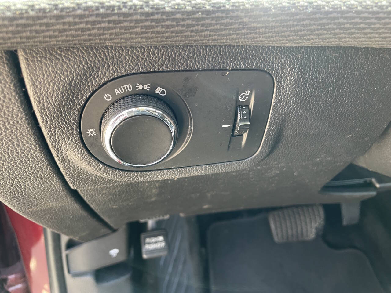 Used 2016 Chevrolet Cruze LT FWD image 17