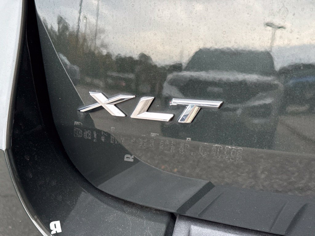 Used 2022 Ford Explorer XLT w/ Equipment Group 202A AWD/4WD image 10