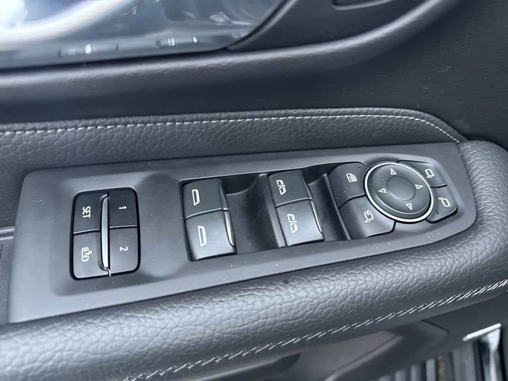 Used 2021 GMC Yukon Denali w/ Denali Premium Package image 21