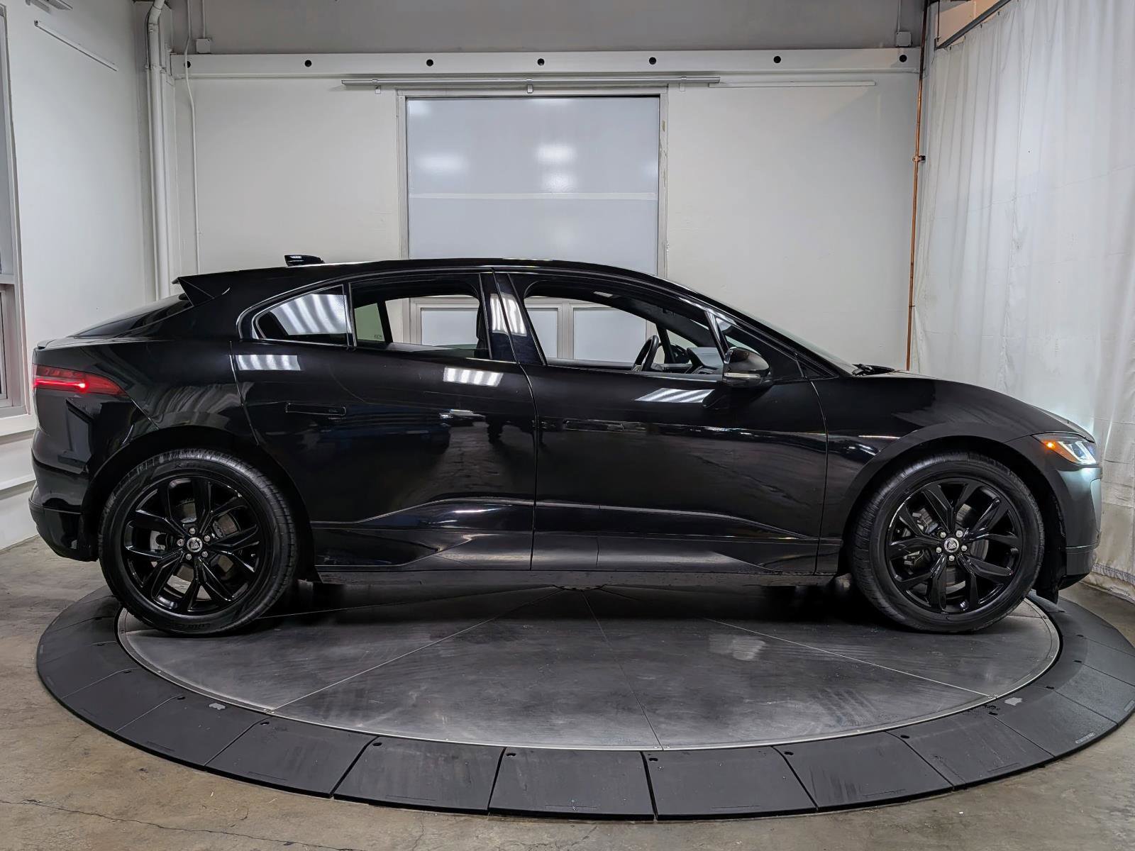 Used 2024 Jaguar I-PACE R-Dynamic HSE image 10