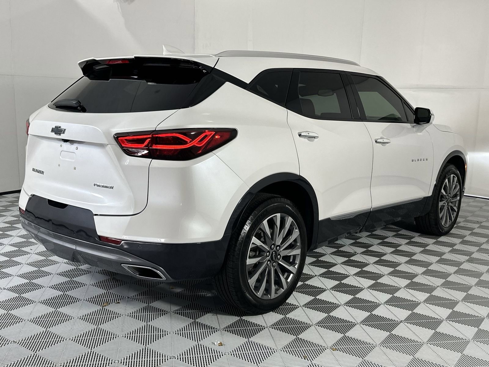 Used 2023 Chevrolet Blazer Premier FWD image 8