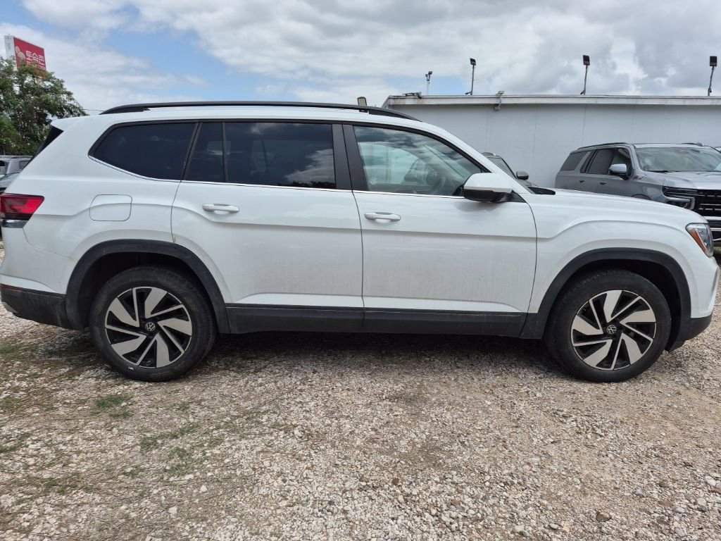 Used 2025 Volkswagen Atlas SE FWD image 5