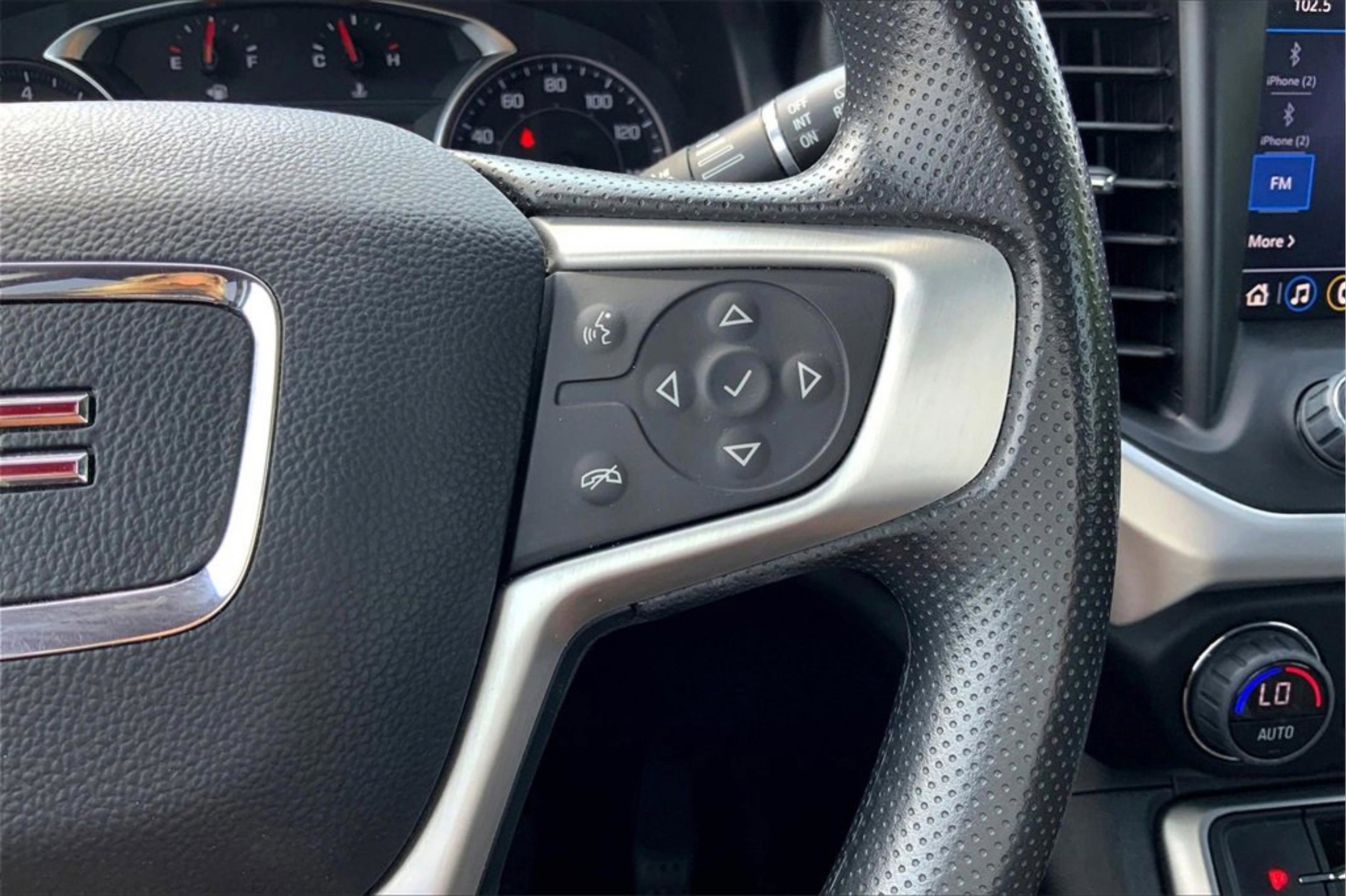 Used 2023 GMC Acadia SLE image 17