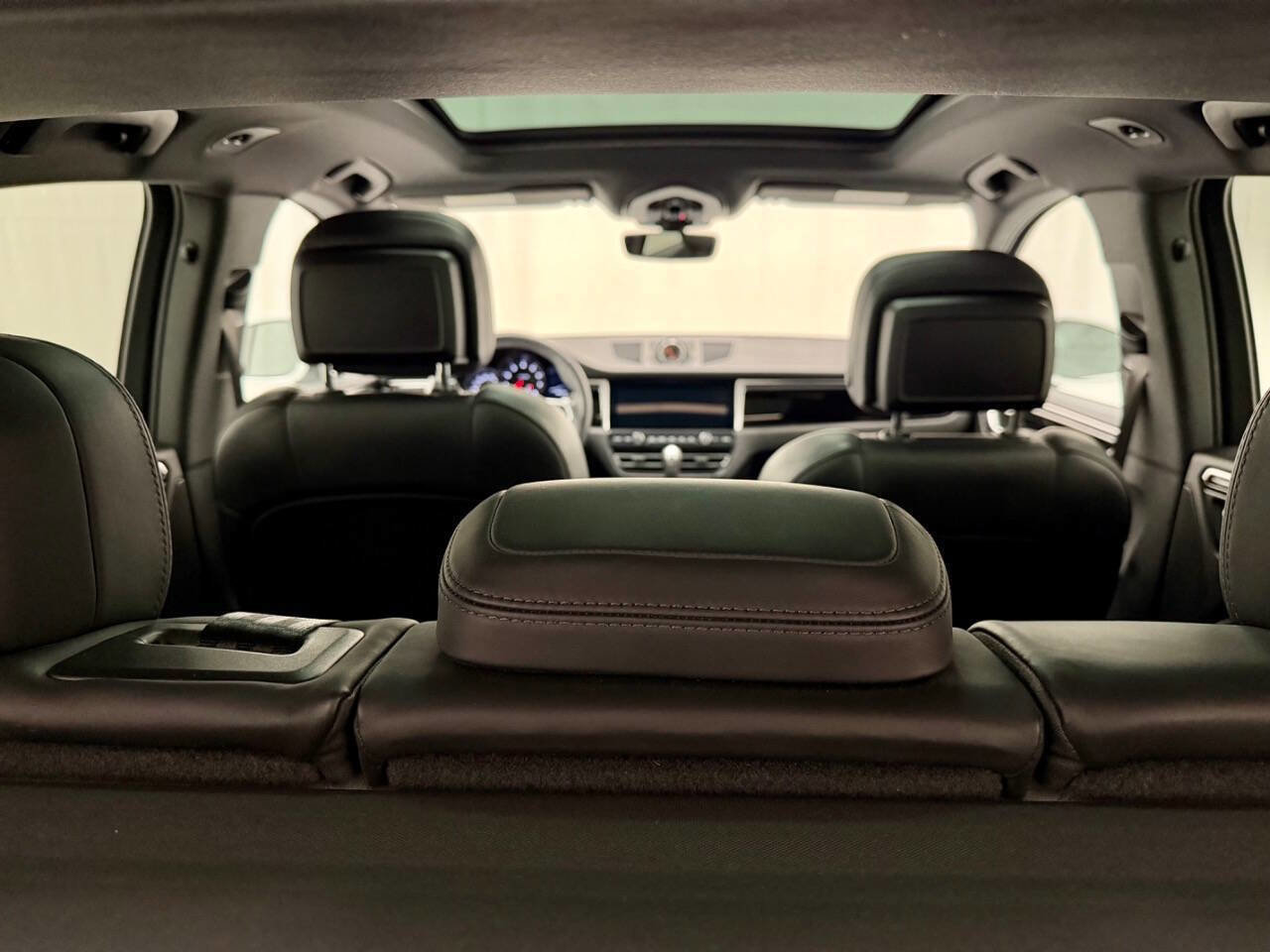 Used 2021 Porsche Macan image 9