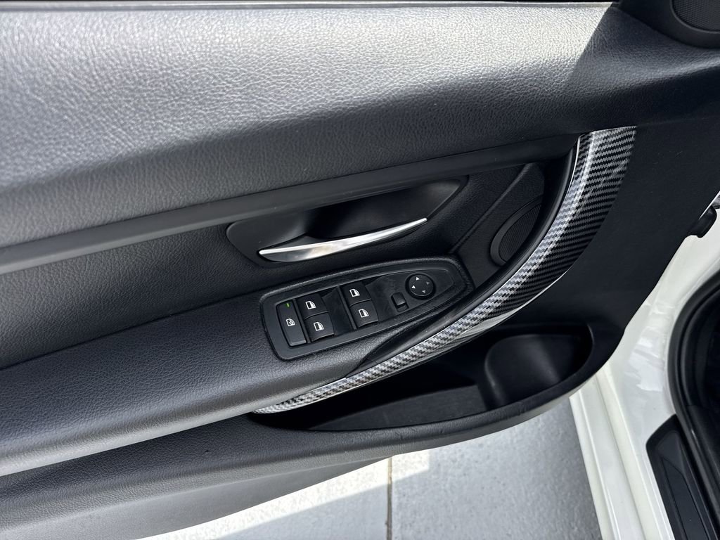 Used 2015 BMW 320i Sedan RWD image 40