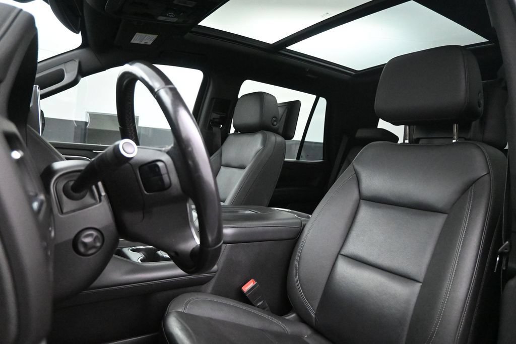 Used 2022 Chevrolet Tahoe Z71 w/ Luxury Package AWD/4WD image 12