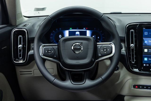 Used 2024 Volvo XC40 B5 Ultimate w/ Protection Package Premier image 20