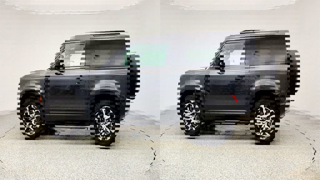 Used 2025 Land Rover Defender 90 S image 8