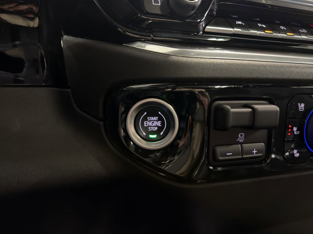 Used 2025 Chevrolet Silverado 1500 High Country w/ Technology Package image 24