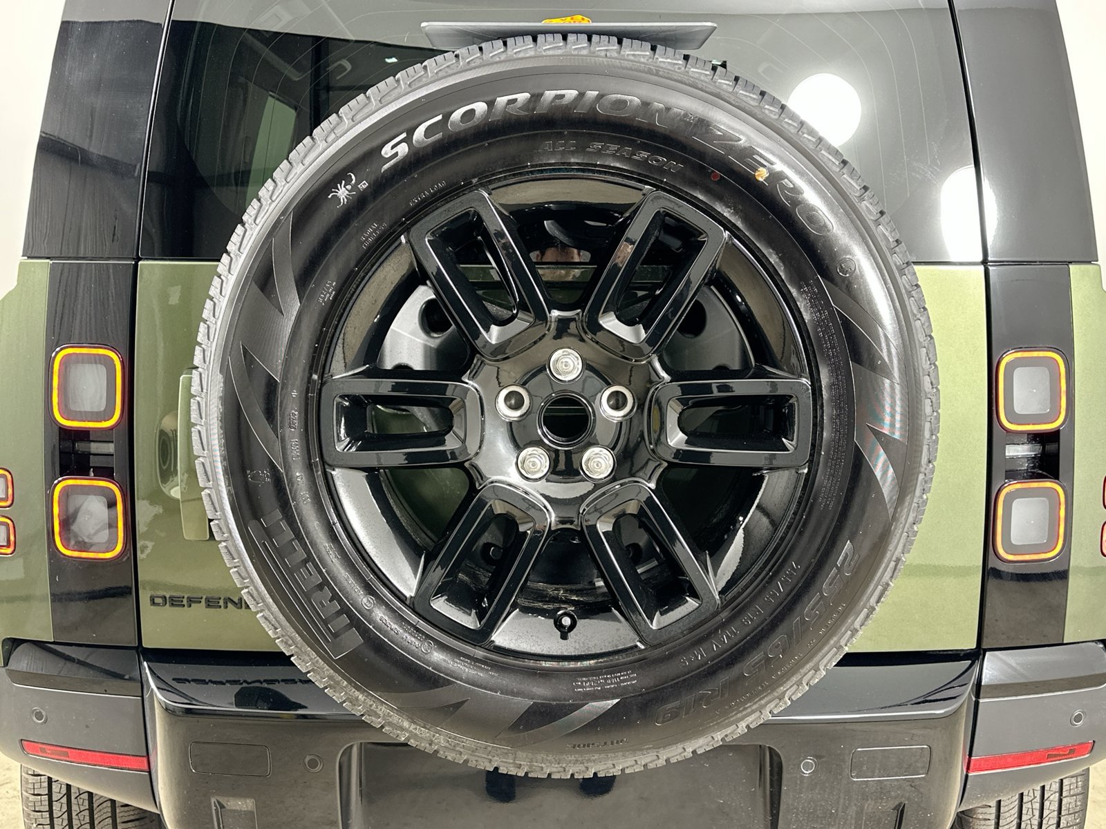 New 2026 Land Rover Defender 110 S AWD/4WD image 39
