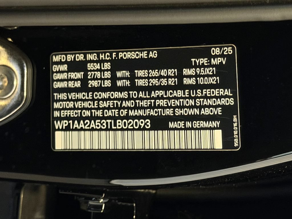 Certified 2026 Porsche Macan AWD/4WD image 26