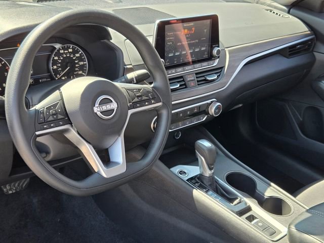Used 2025 Nissan Altima 2.5 SV image 11