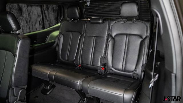 Used 2024 Jeep Wagoneer Series III w/ Premium Group I image 12