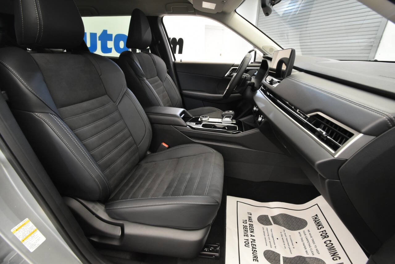 Used 2025 Mitsubishi Outlander SE image 17