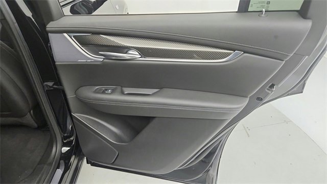 Used 2023 Cadillac XT6 Sport w/ LPO, ONYX Package image 20