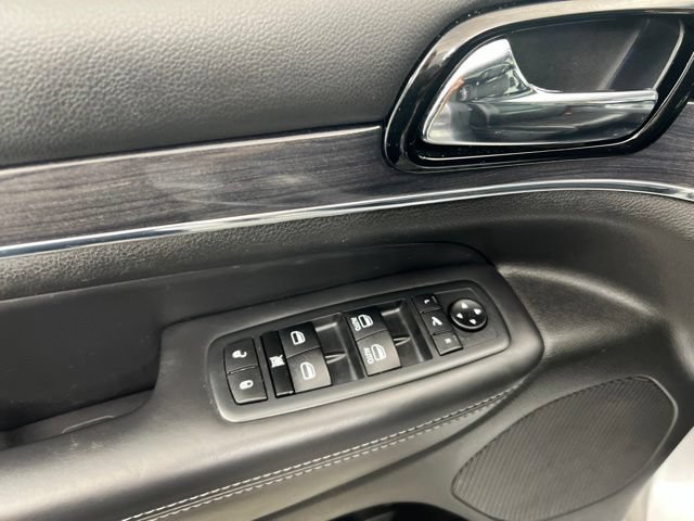 Used 2020 Jeep Grand Cherokee Overland AWD/4WD image 14
