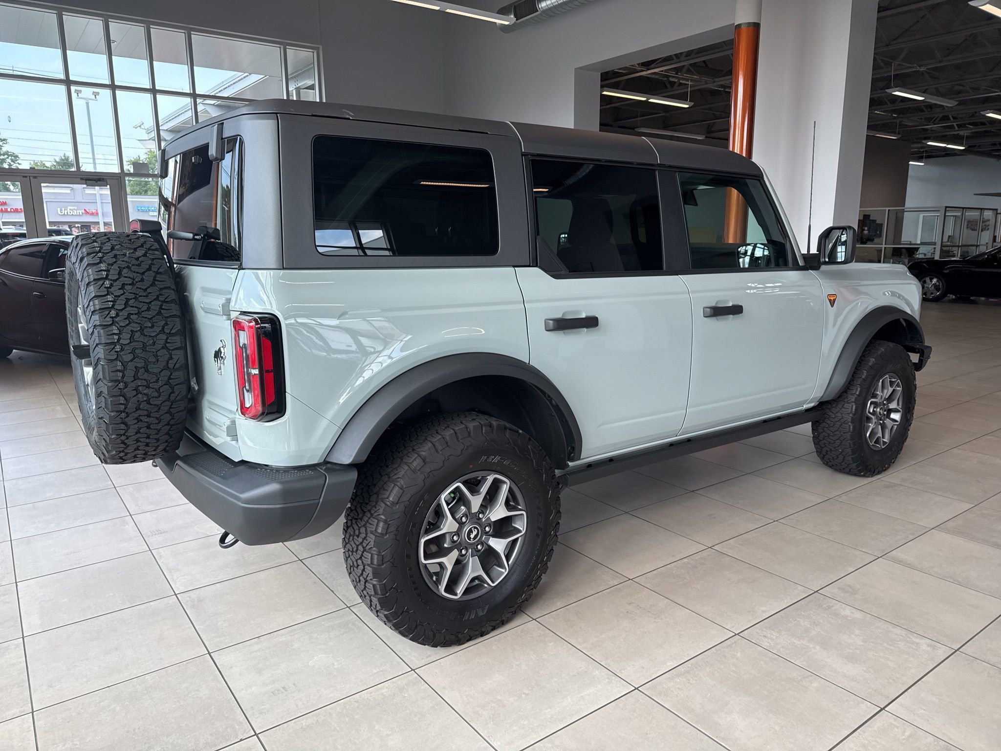 Used 2024 Ford Bronco Badlands image 2