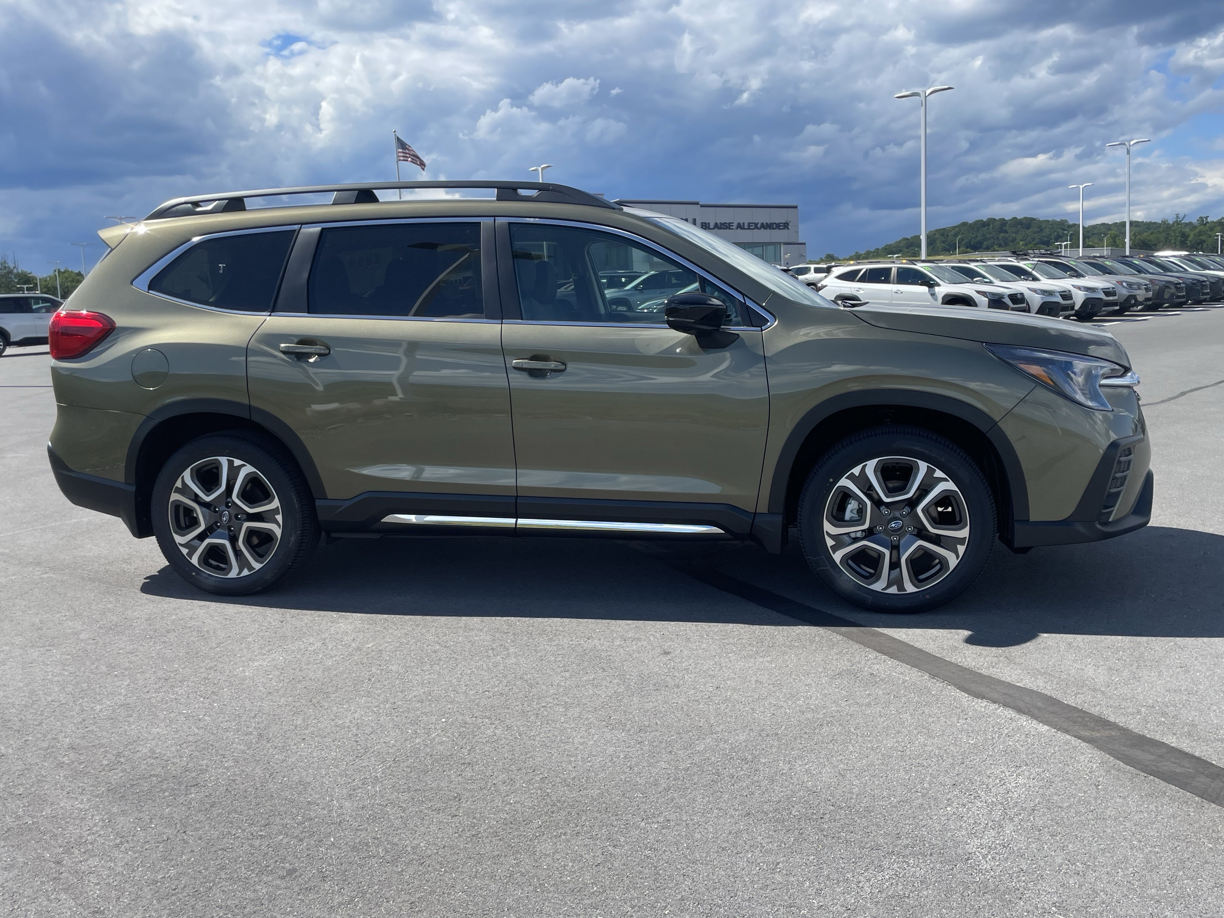 New 2026 Subaru Ascent Limited AWD/4WD image 2