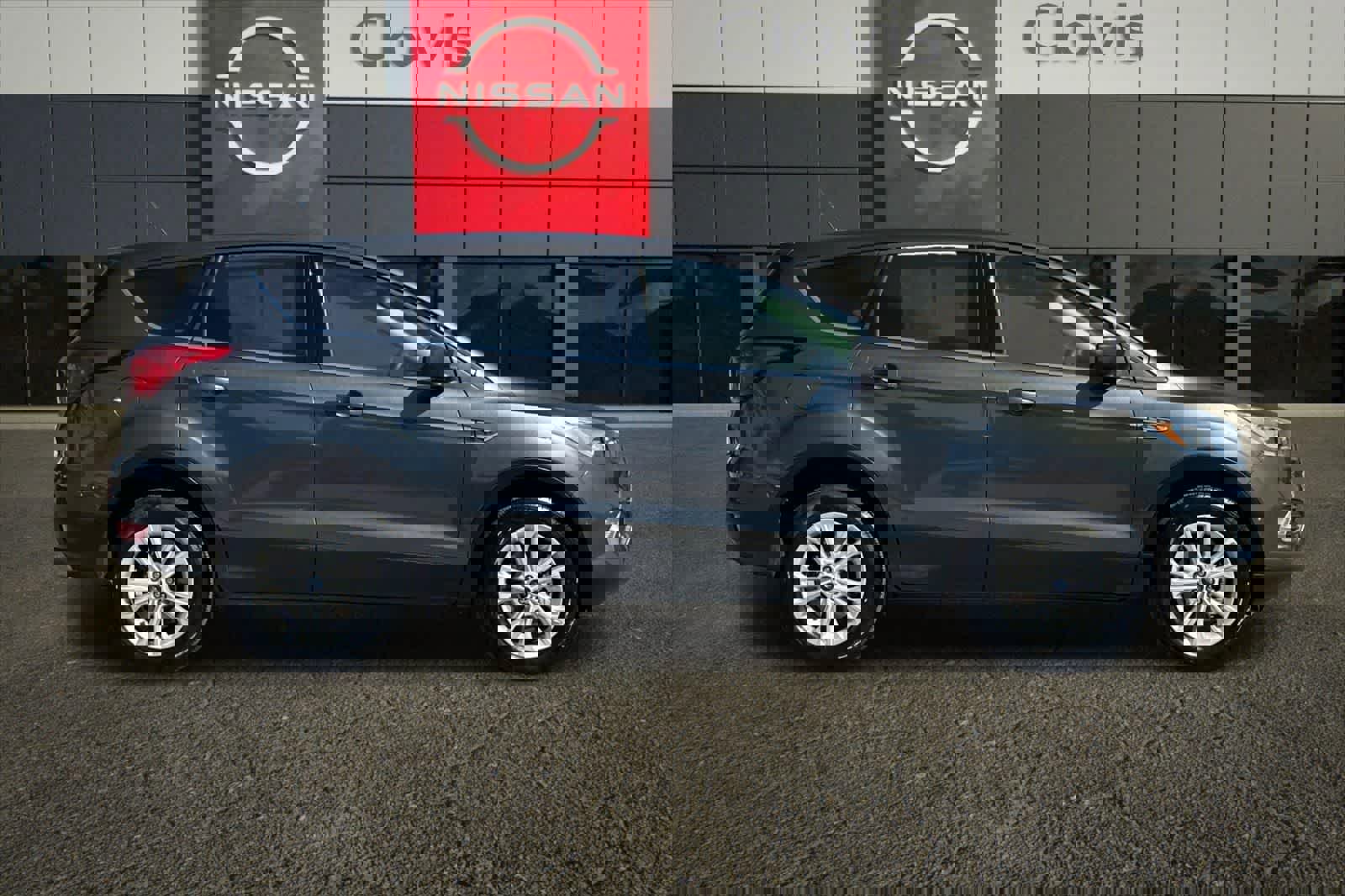 Used 2019 Ford Escape SE image 9