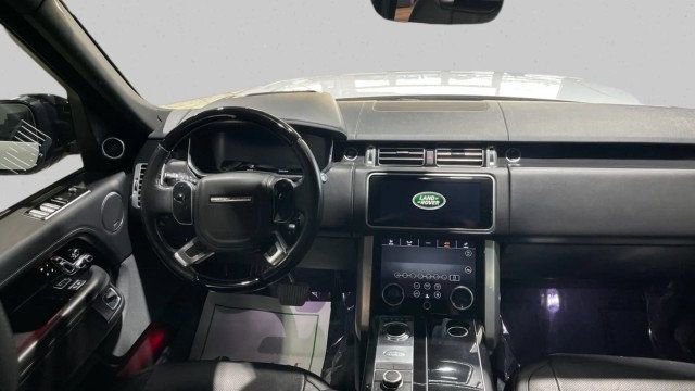 Used 2018 Land Rover Range Rover HSE image 16