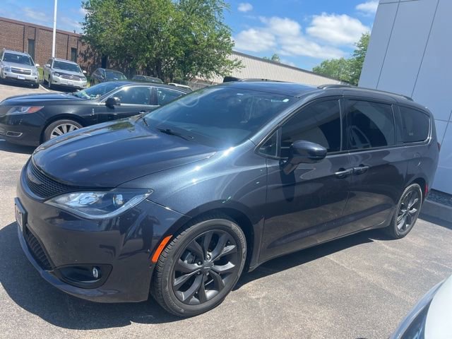 Used 2019 Chrysler Pacifica Touring-L Plus w/ Advanced Safetytec Group FWD video 1