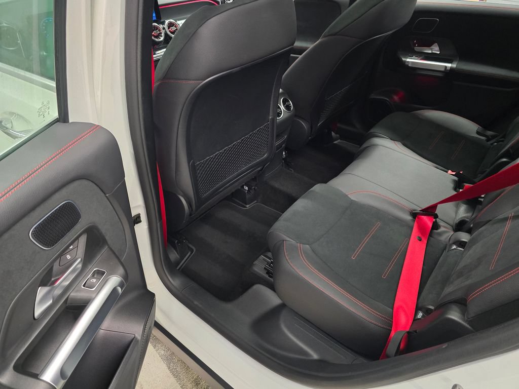 Used 2025 Mercedes-Benz GLB 35 AMG 4MATIC image 28
