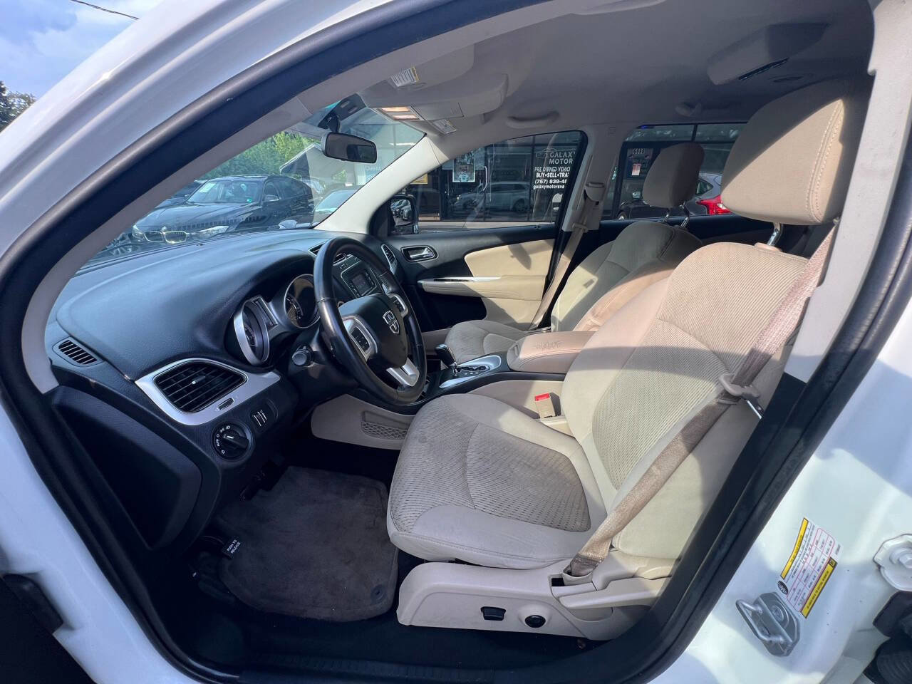 Used 2017 Dodge Journey SE w/ Flexible Seating Group image 9