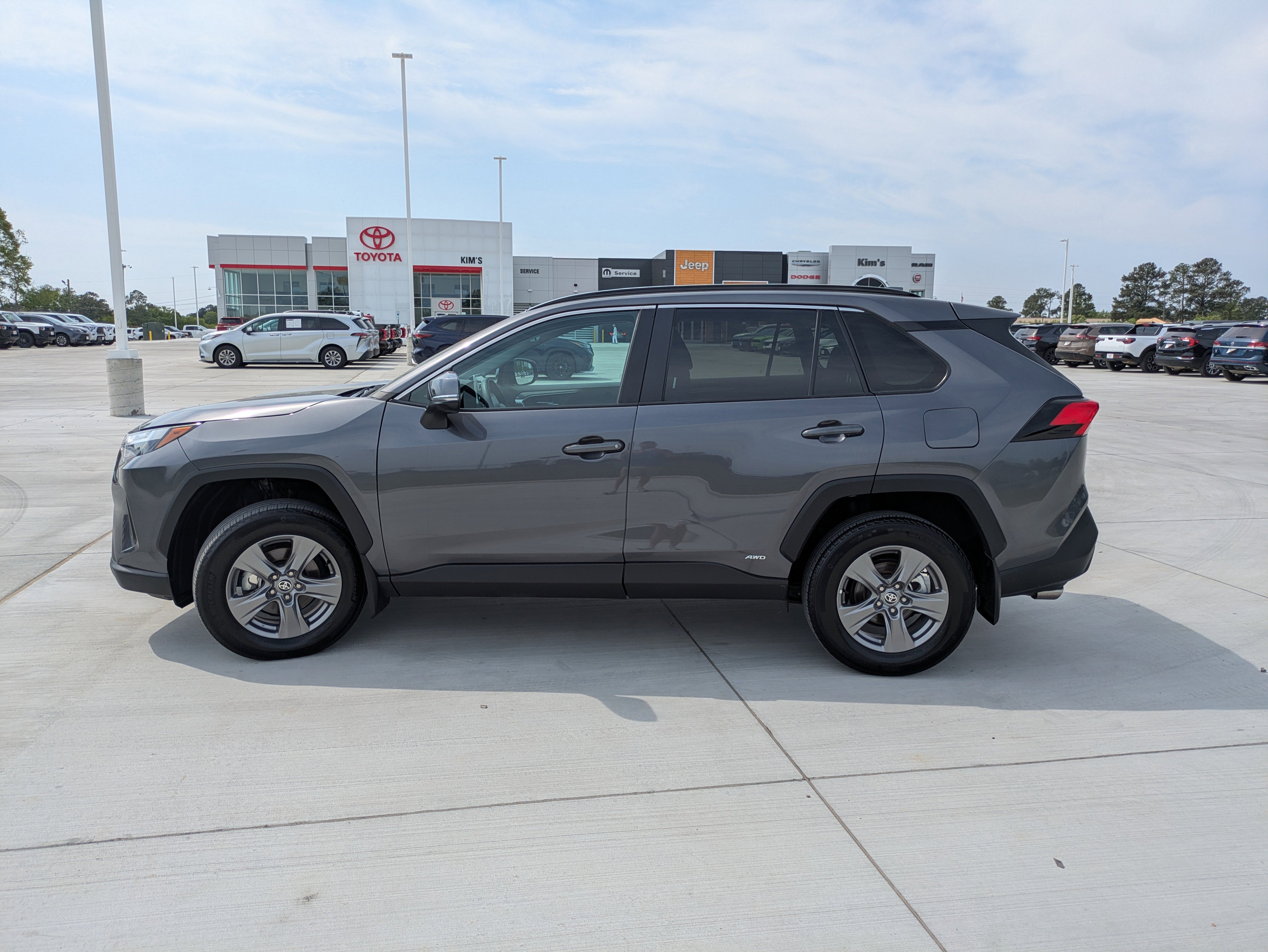 Certified 2024 Toyota RAV4 XLE w/ Convenience Package image 4