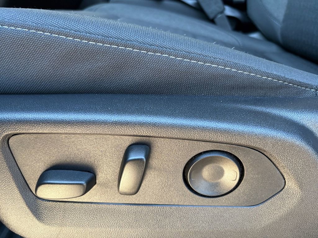 Used 2025 Chevrolet Silverado 1500 Custom image 13