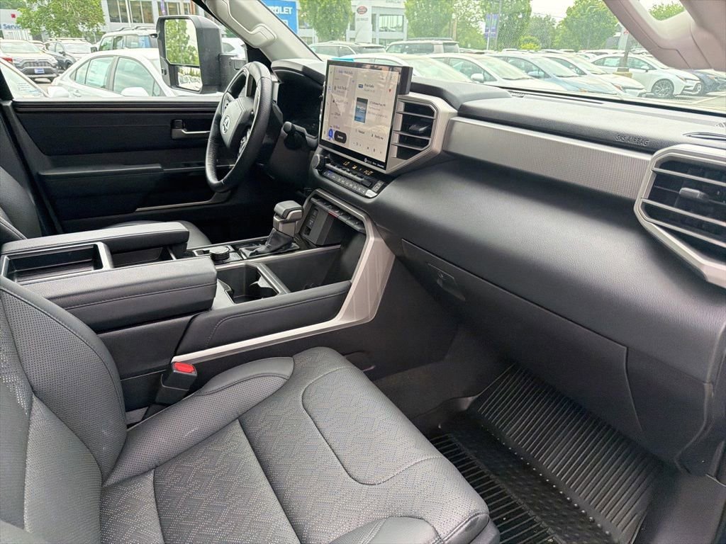 Used 2024 Toyota Tundra Limited AWD/4WD image 10