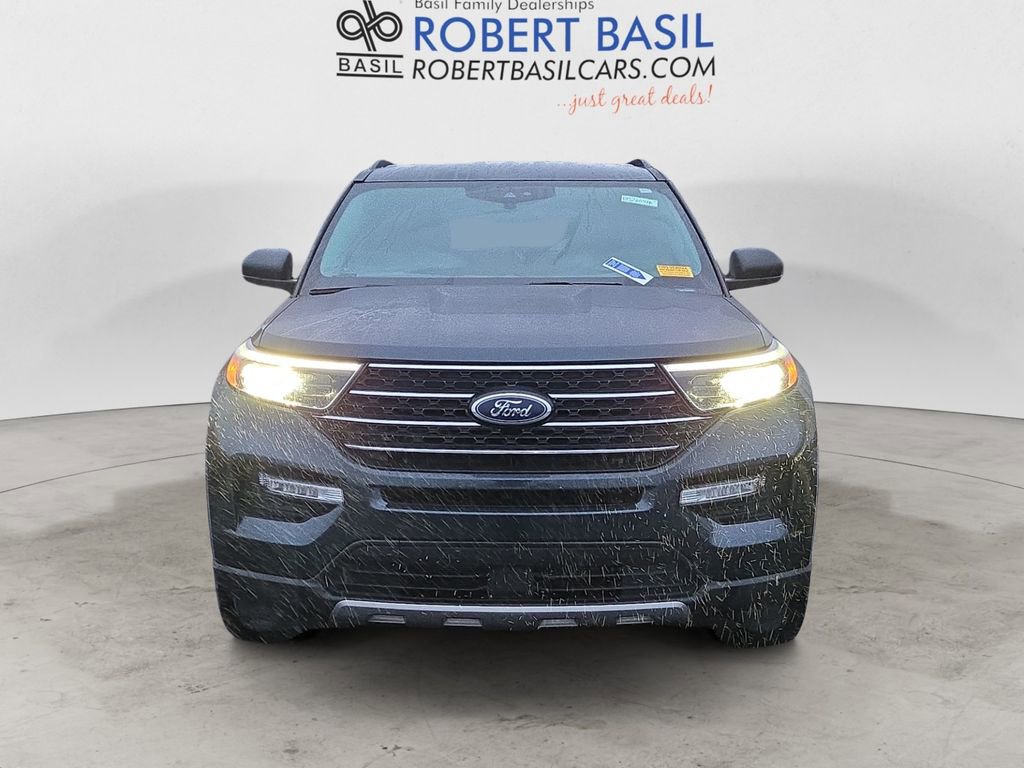 Used 2022 Ford Explorer XLT w/ Equipment Group 202A image 8