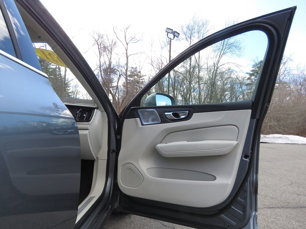 Used 2021 Volvo XC60 T8 Inscription w/ Advanced Package AWD/4WD image 12