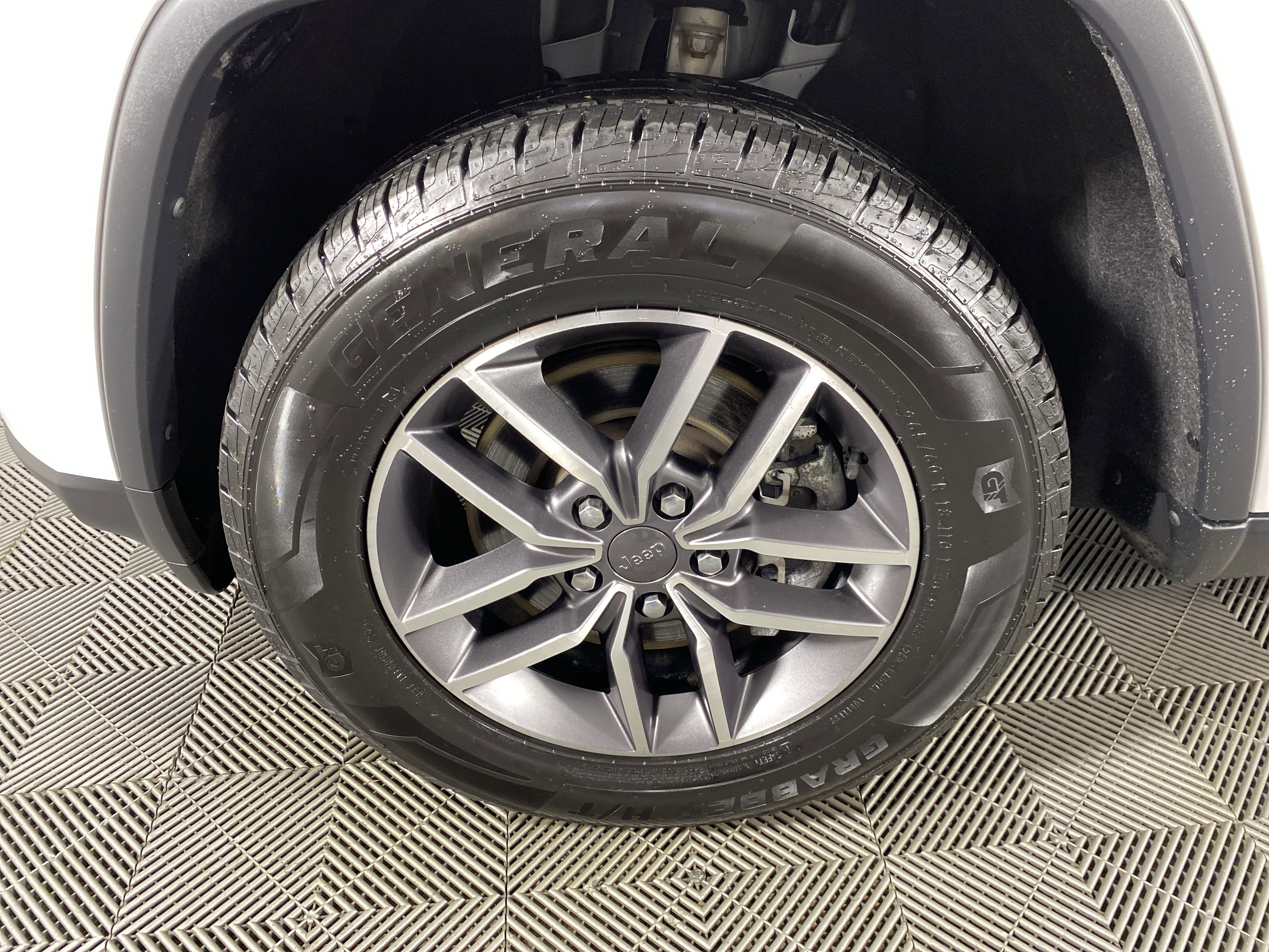 Used 2022 Jeep Grand Cherokee Limited image 15