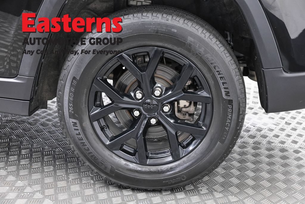 Used 2025 Jeep Grand Cherokee Altitude AWD/4WD image 34