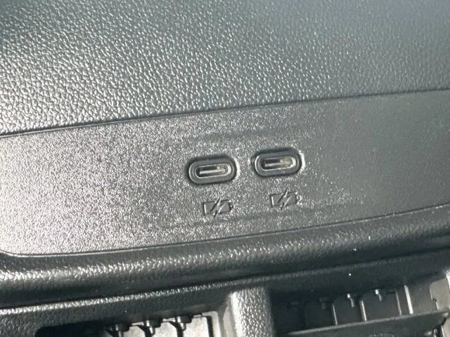 Used 2025 Chevrolet Equinox LT FWD image 18