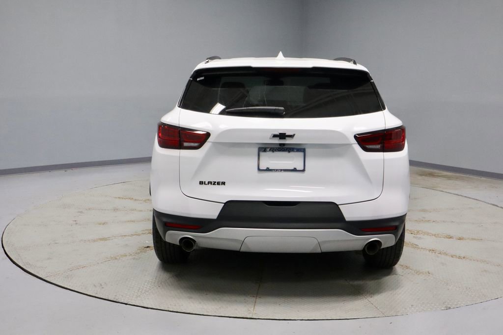 Used 2024 Chevrolet Blazer LT w/ Convenience Package FWD image 11