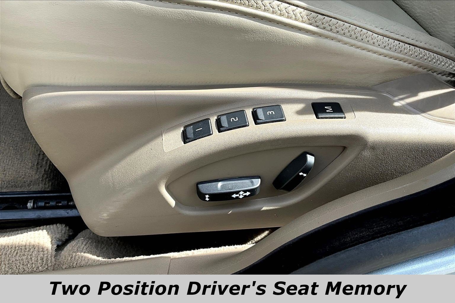 Used 2013 Volvo XC70 3.2 image 35