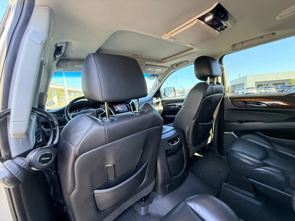 Used 2019 Cadillac Escalade Premium Luxury image 19