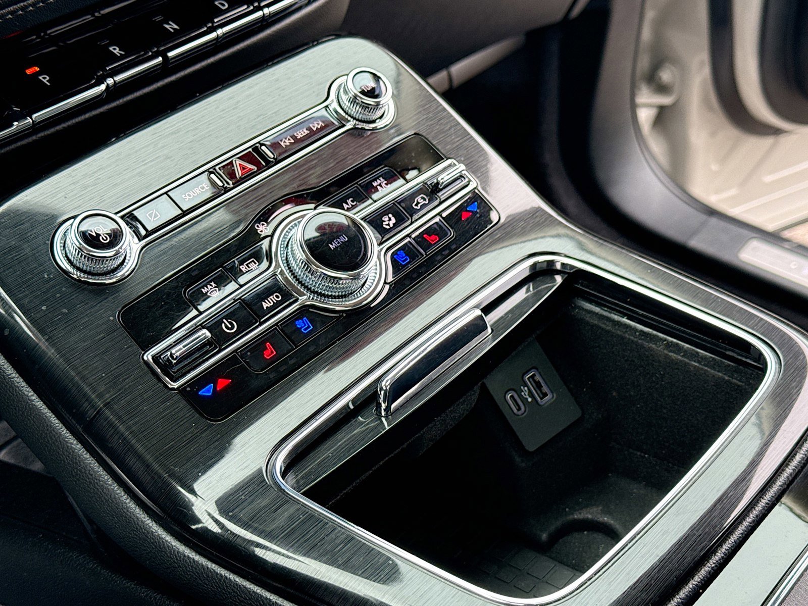 Used 2023 Lincoln Nautilus Reserve image 12