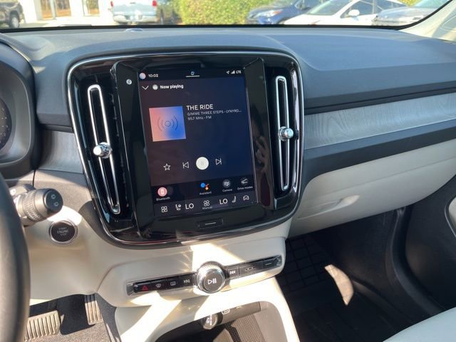 Used 2024 Volvo XC40 B5 Plus w/ Protection Package Premier image 21